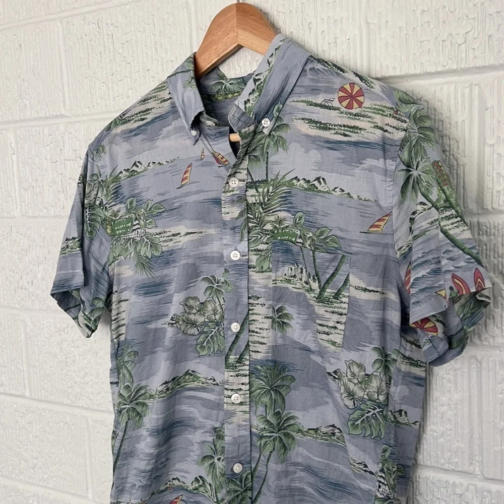 J. Crew Men’s Light Weight Chambry Hawaiian Tropics Shirt - Size Small Slim